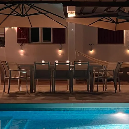 Private Pool Paradise تومار